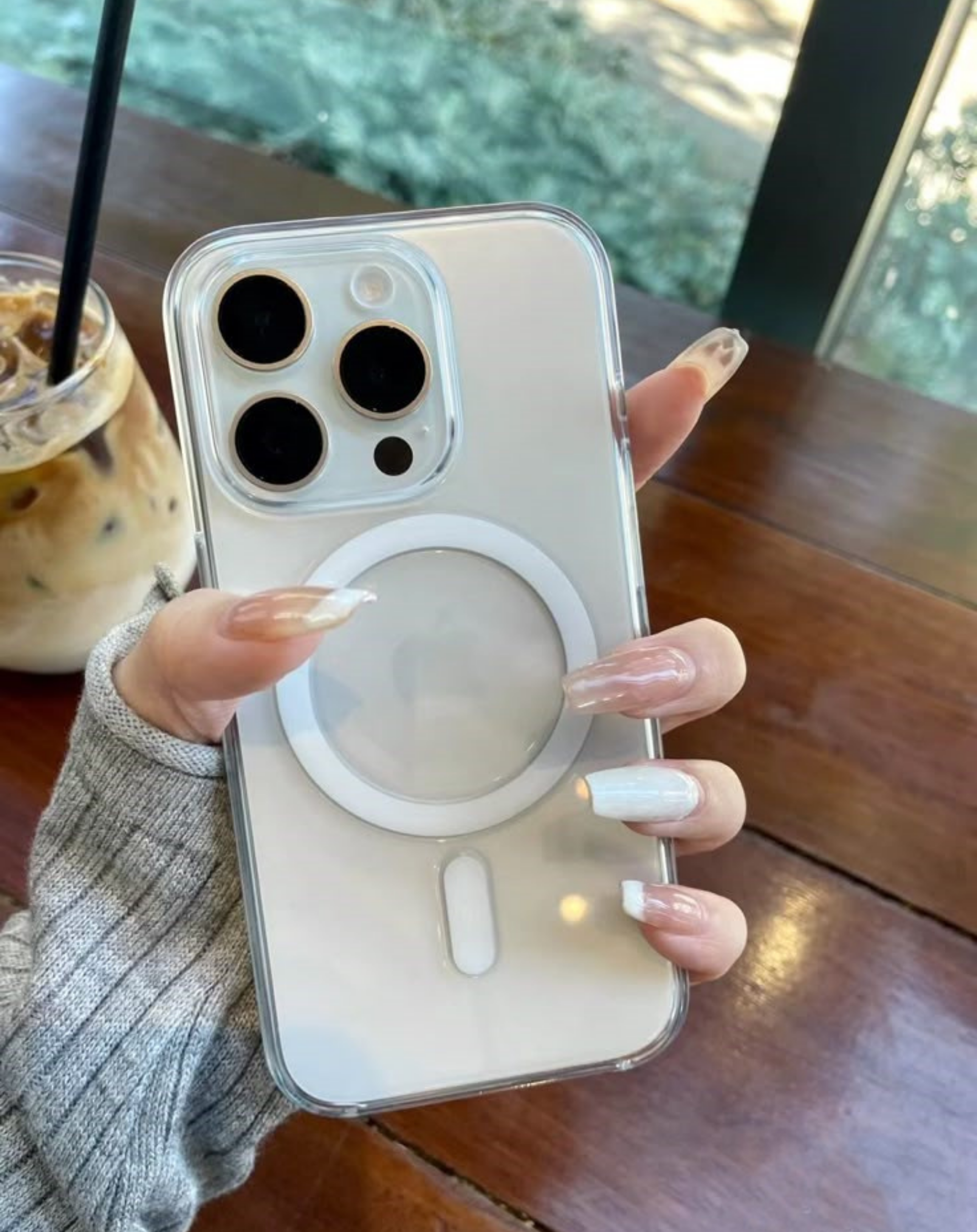 Sert Şeffaf MagSafe (Sararmaz) Premium Telefon kılıfı