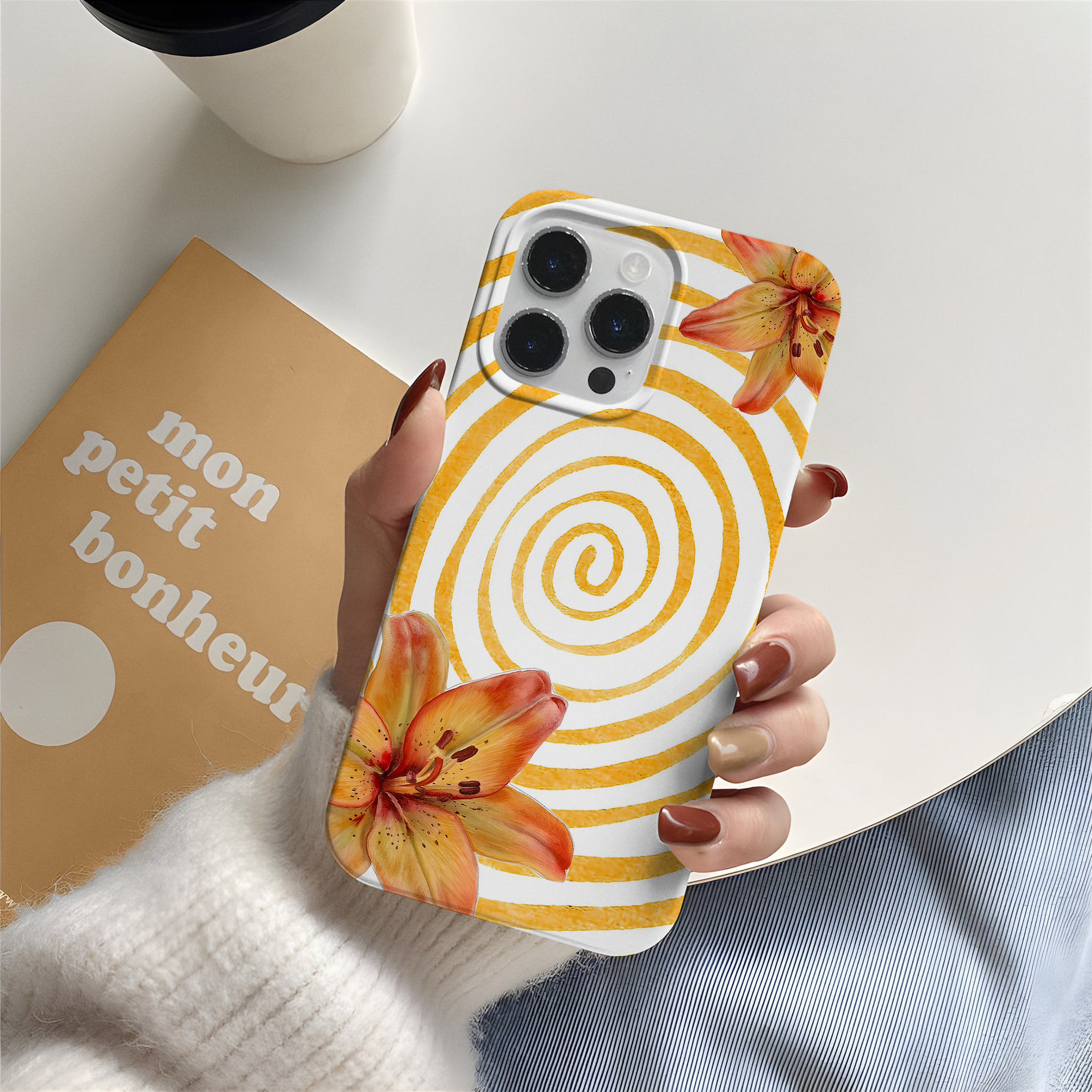 Spiral Çiçek Desenli Premium Telefon Kılıfı
