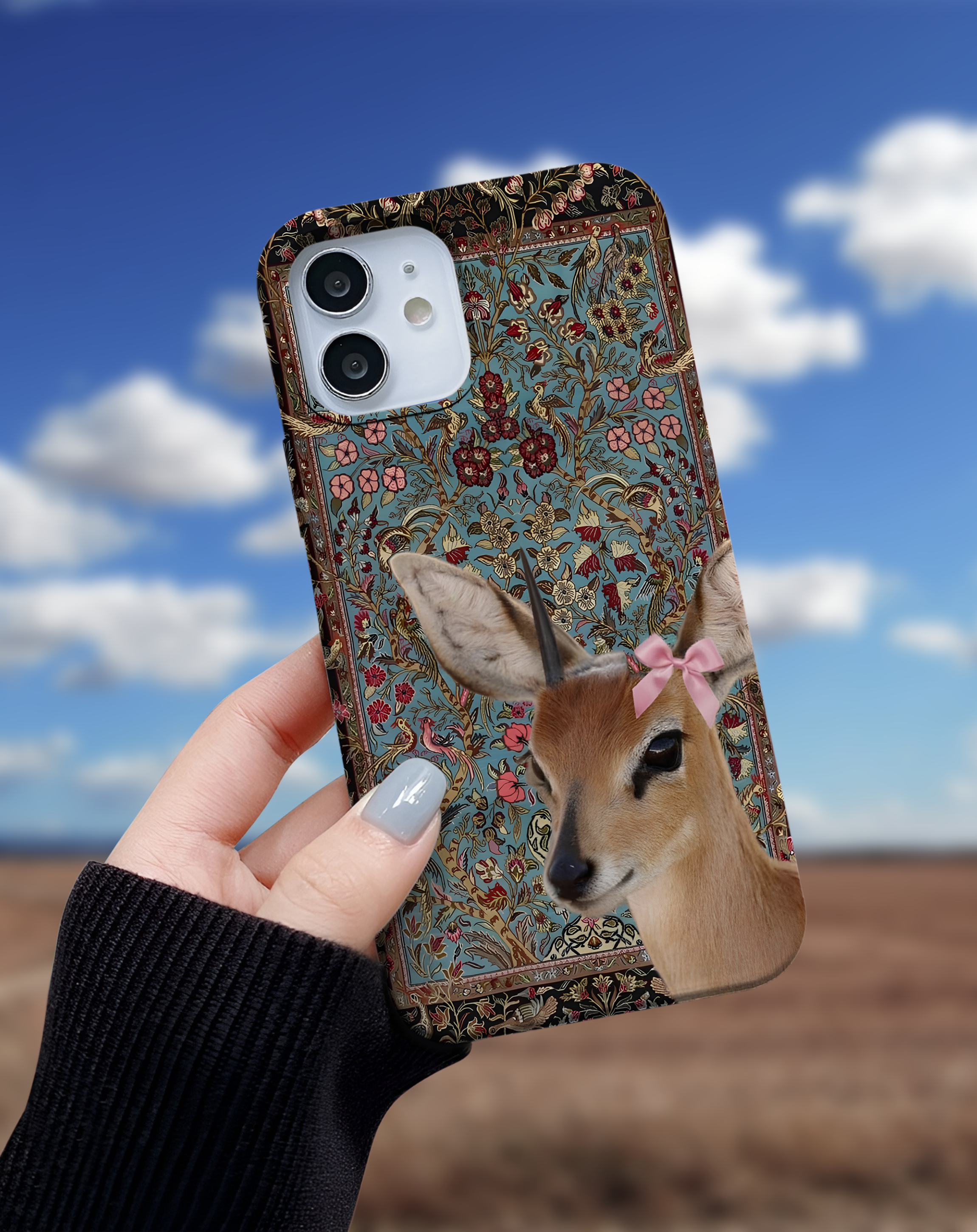 Etnik Kilim Zeminli Ceylan Figürlü Premium Telefon Kılıfı